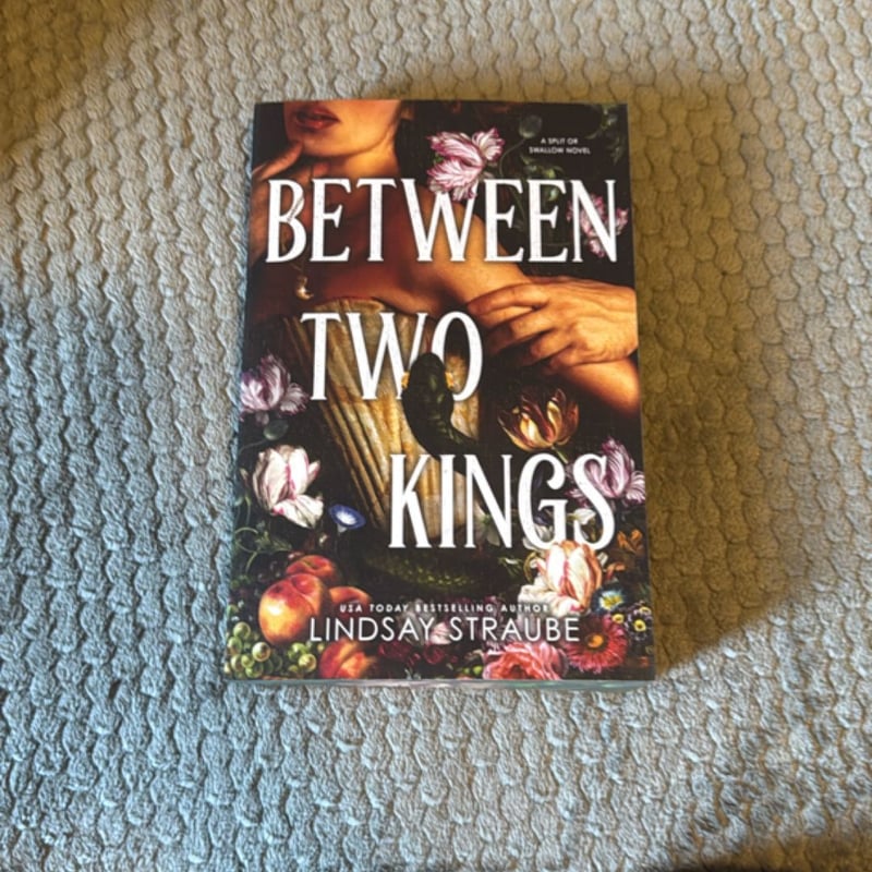 Between two kings - signed with art print by Lindsay Straube, Paperback ...
