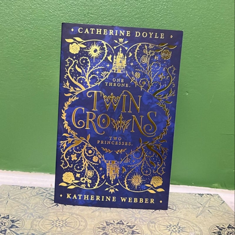 Twin Crowns *Fairyloot exclusive*