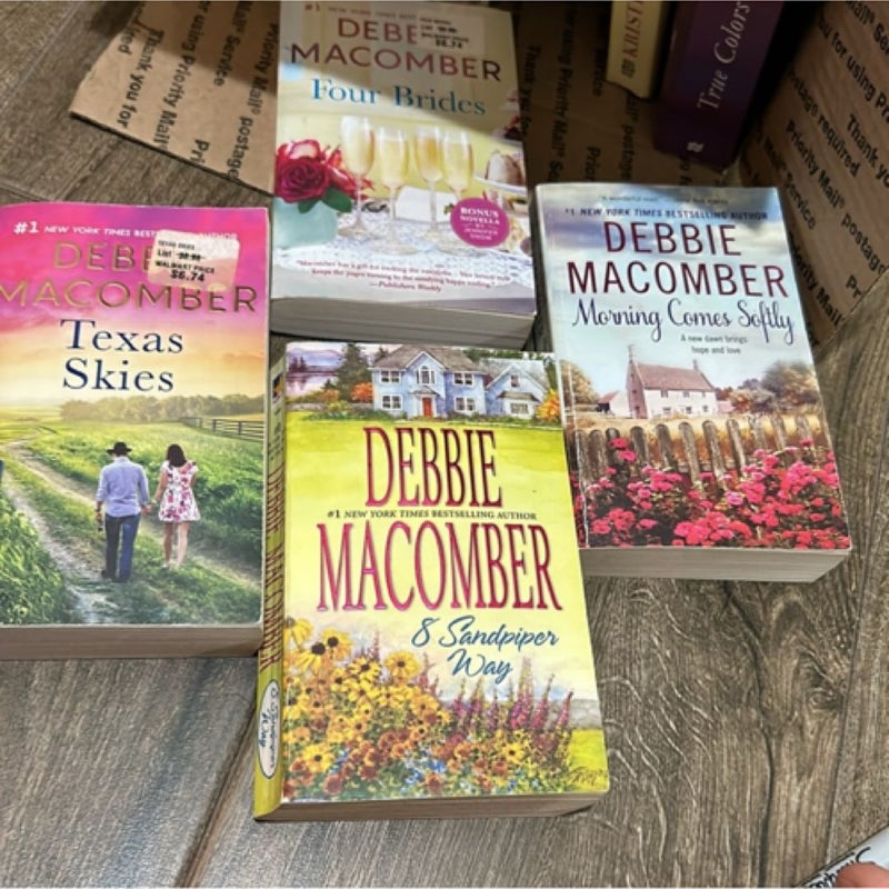 Susan wiggs, Debbi macomber and Kristin Hannah book lot 