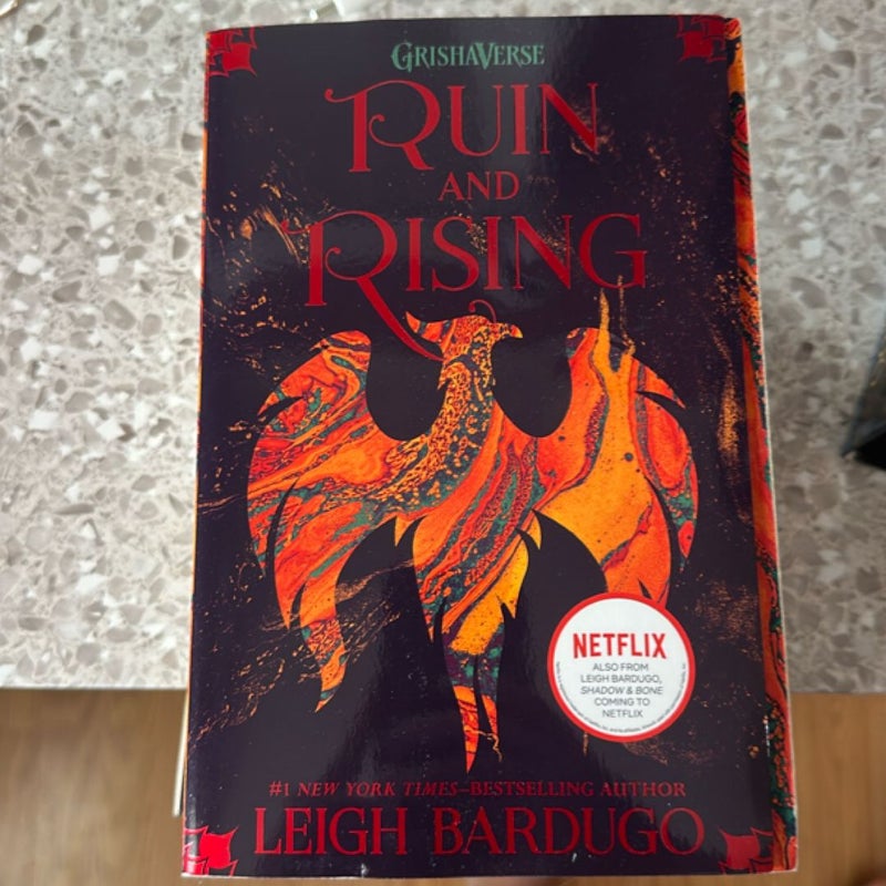 The Shadow and Bone Trilogy Boxed Set