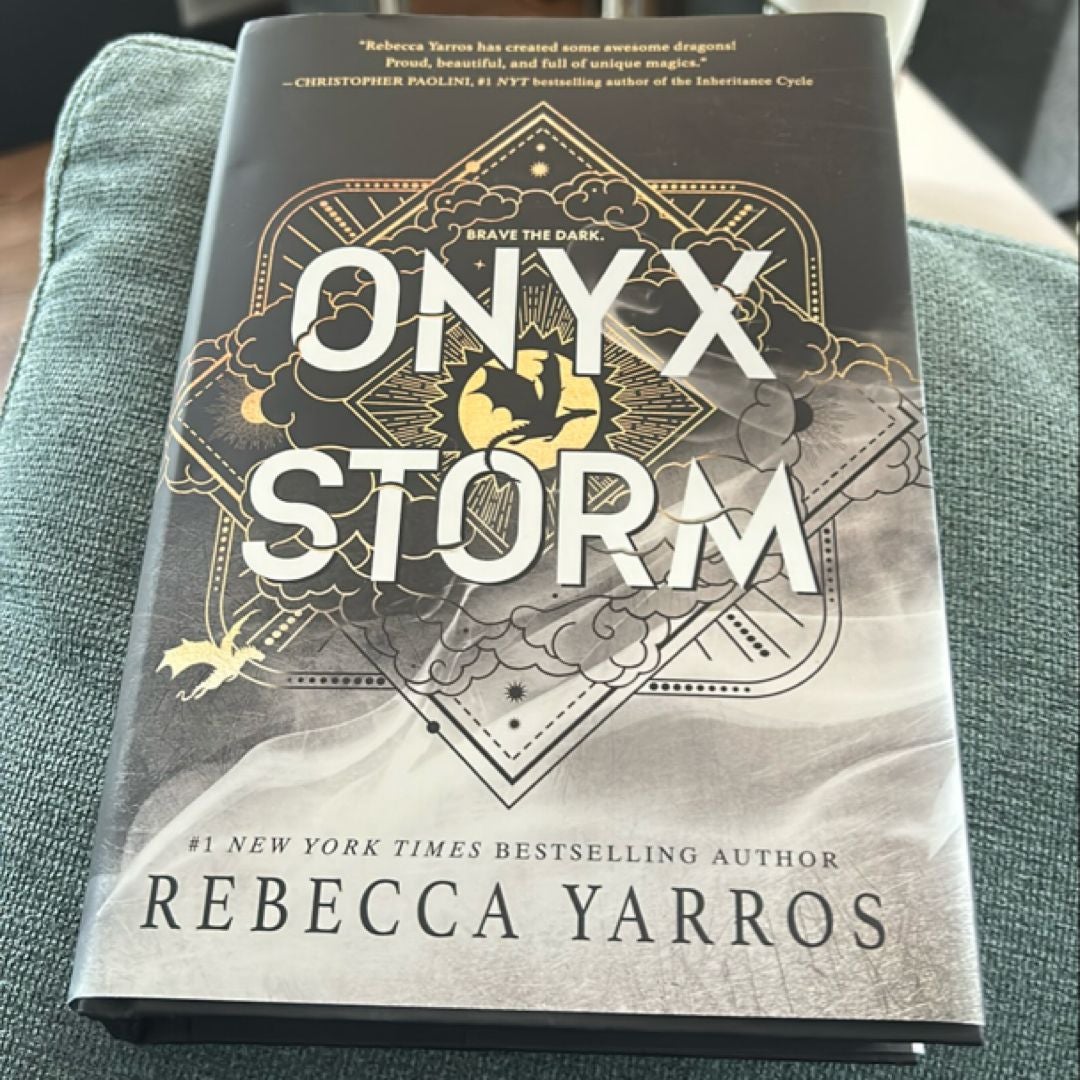 Onyx Storm (Standard Edition)