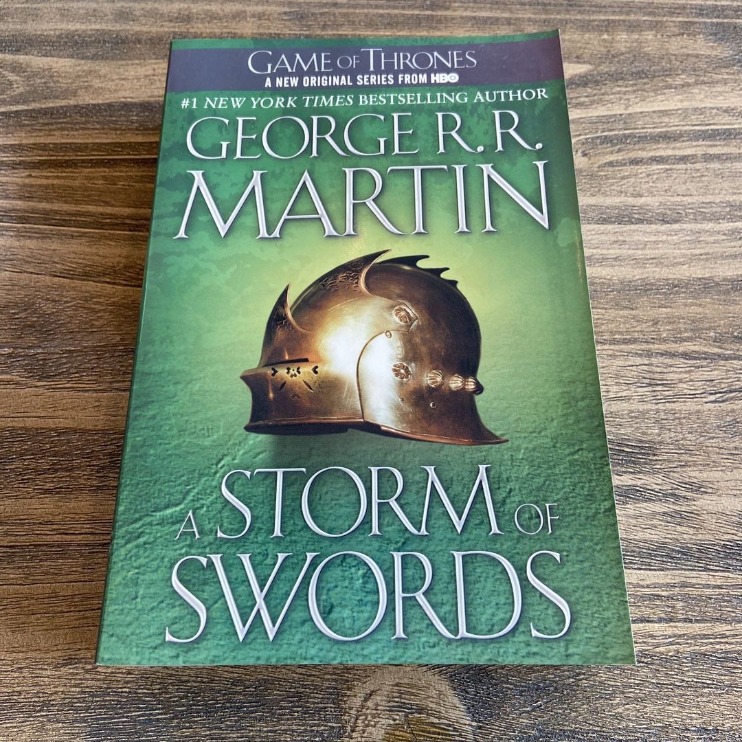 A Storm of Swords: A Song of Ice and Fire: Book Three: Martin, George R.  R.: 9780553381702: : Books