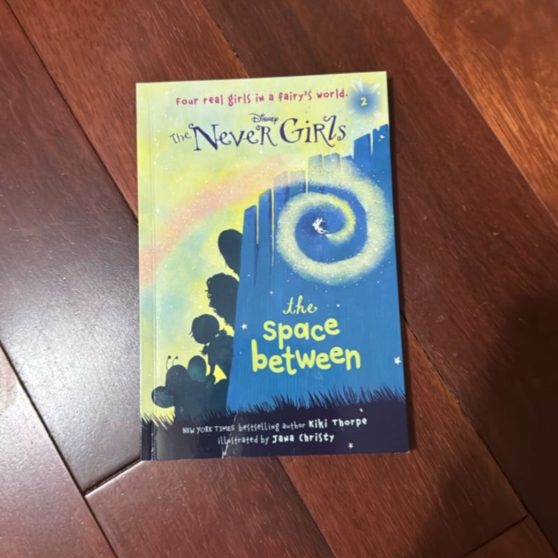 Never Girls #2: the Space Between (Disney: the Never Girls)