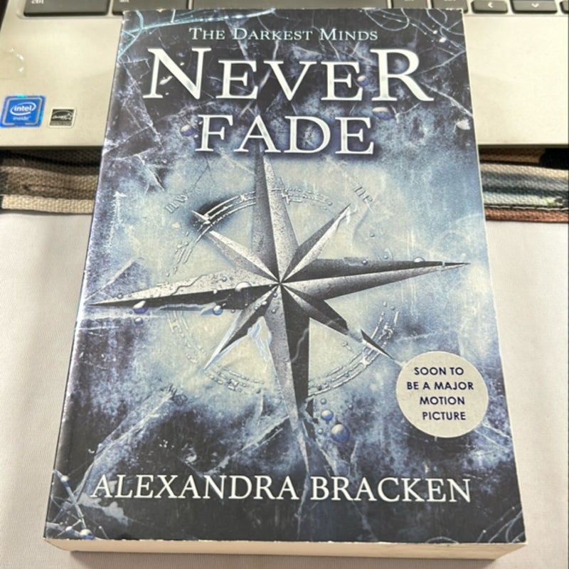 Never Fade (a Darkest Minds Novel)