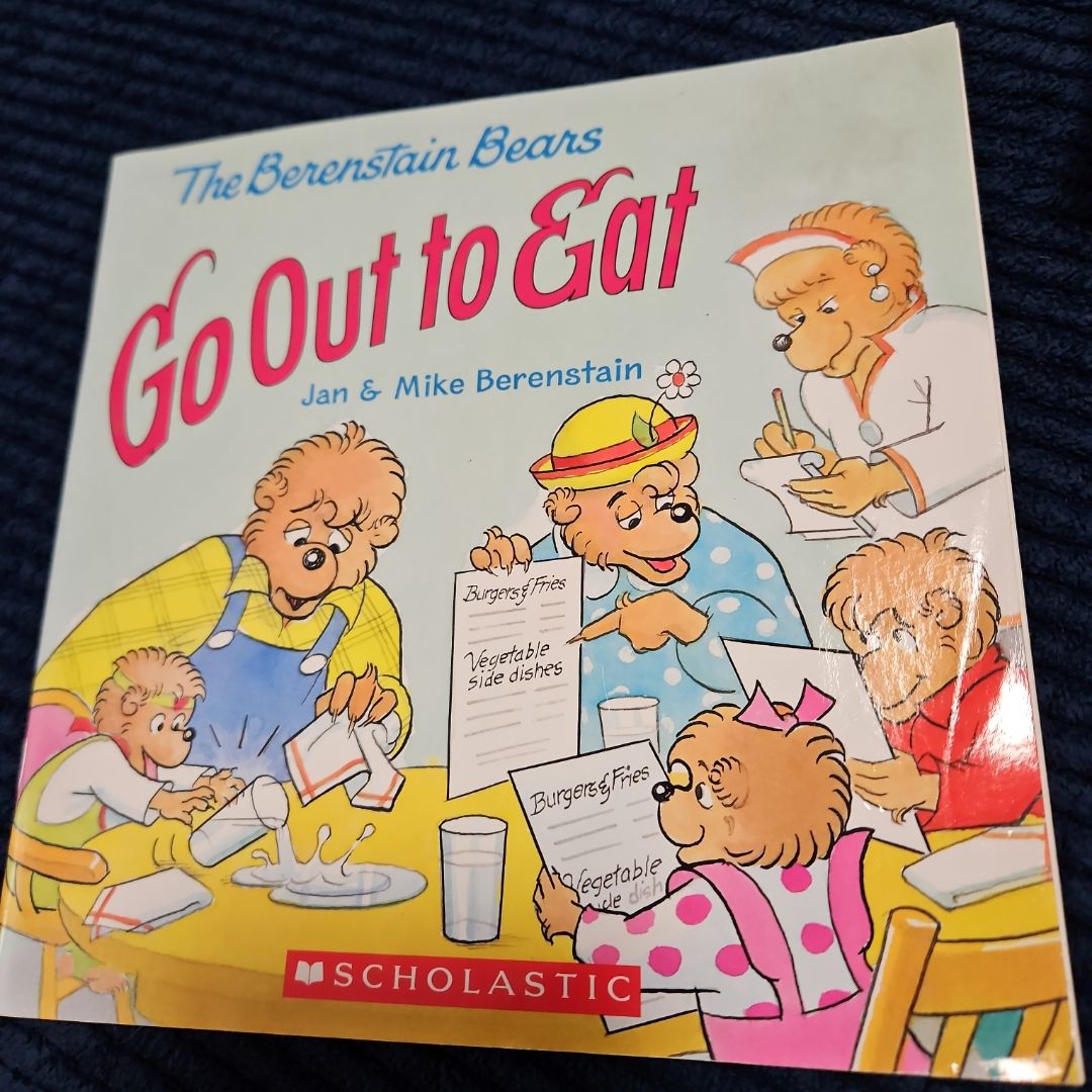 The Berenstain Bears Go Out to Eat