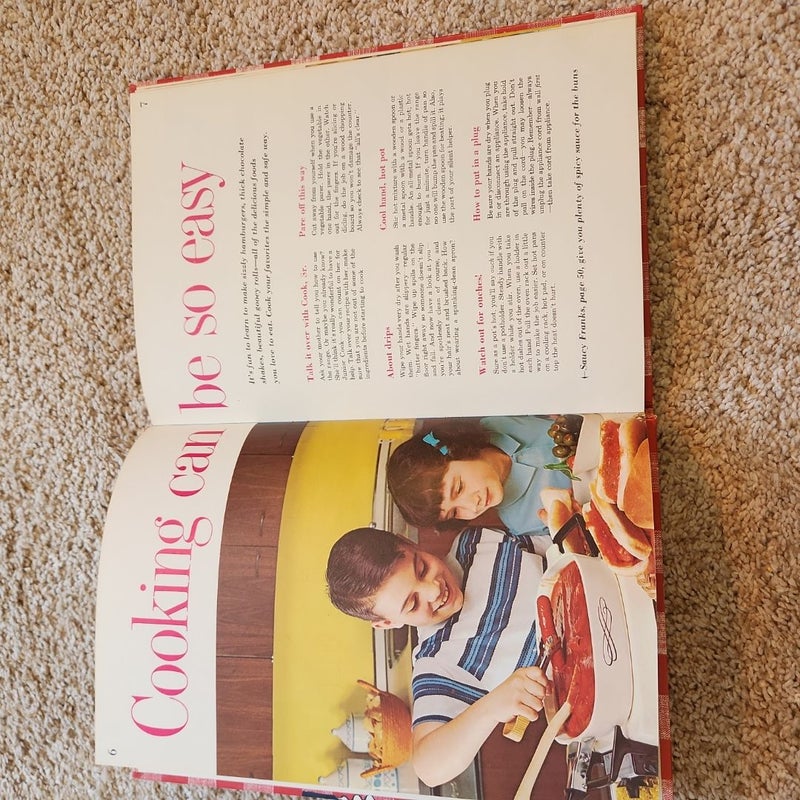 Better Homes and Gardens Junior Cookbook