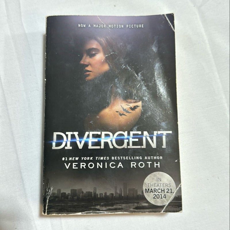 Divergent Movie Tie-In Edition