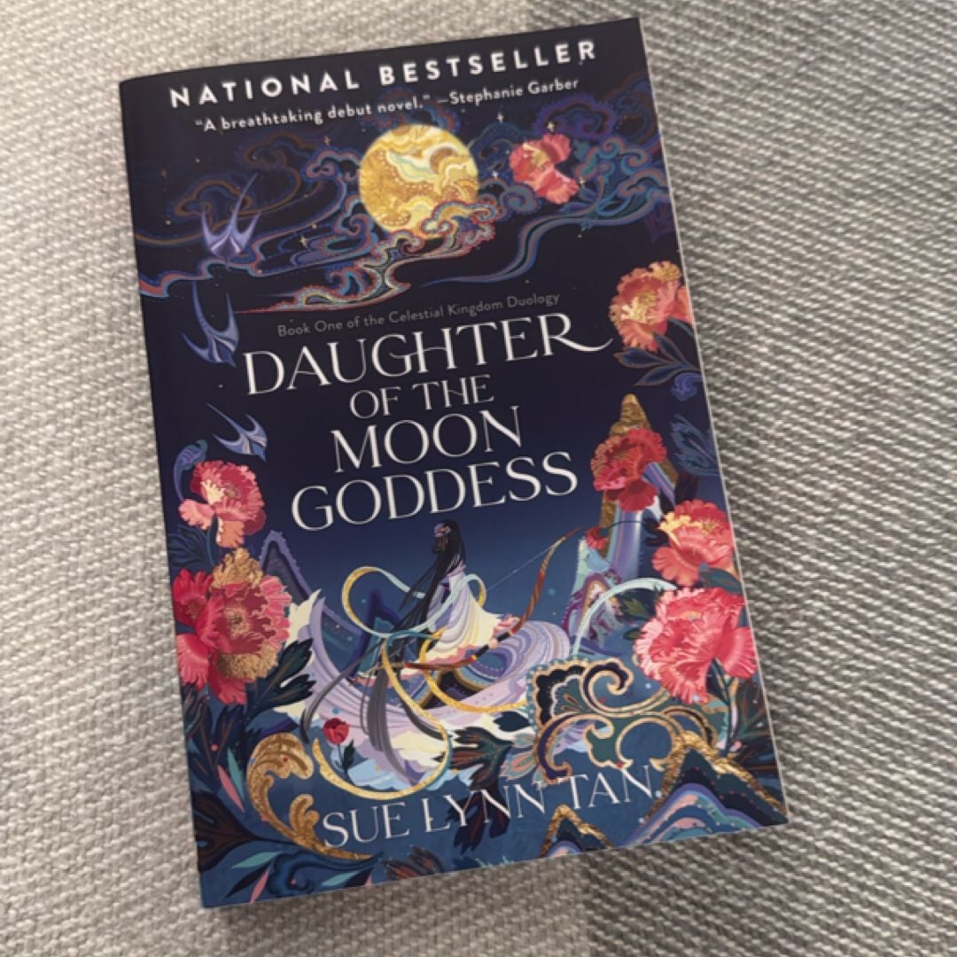 洋書 Daughter of the moon godness (Fairyloot) Daughter of the Moon Goddess fairyloot edition by Sue lynn