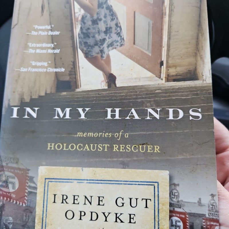 In my hands. Memories of a Holocaust rescuer.