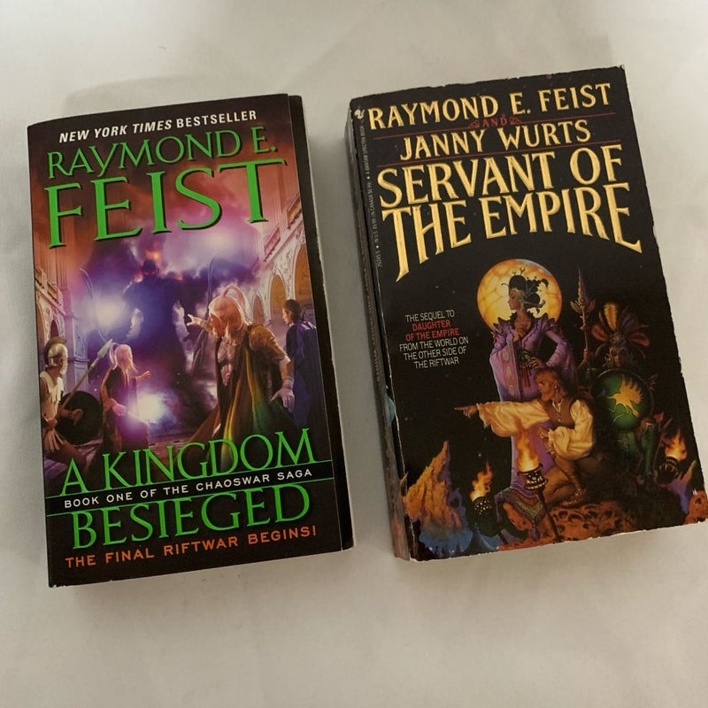  lot of 2 Raymond Feist Paperback Books, a kingdom besieged and Janny Wurts. A Kingdom Besieged, Servant of the empire 