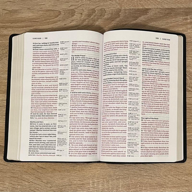 KJV Holy Bible with 73,000 Center-Column Cross References, Black Genuine Leather, Red Letter, Comfort Print