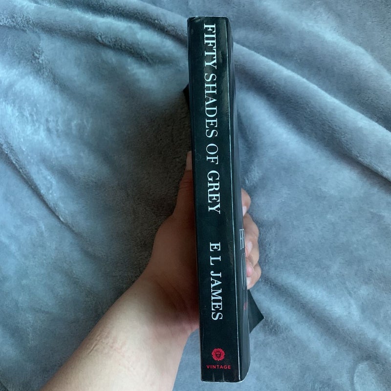 Fifty Shades of Grey (Movie Tie-In Edition)