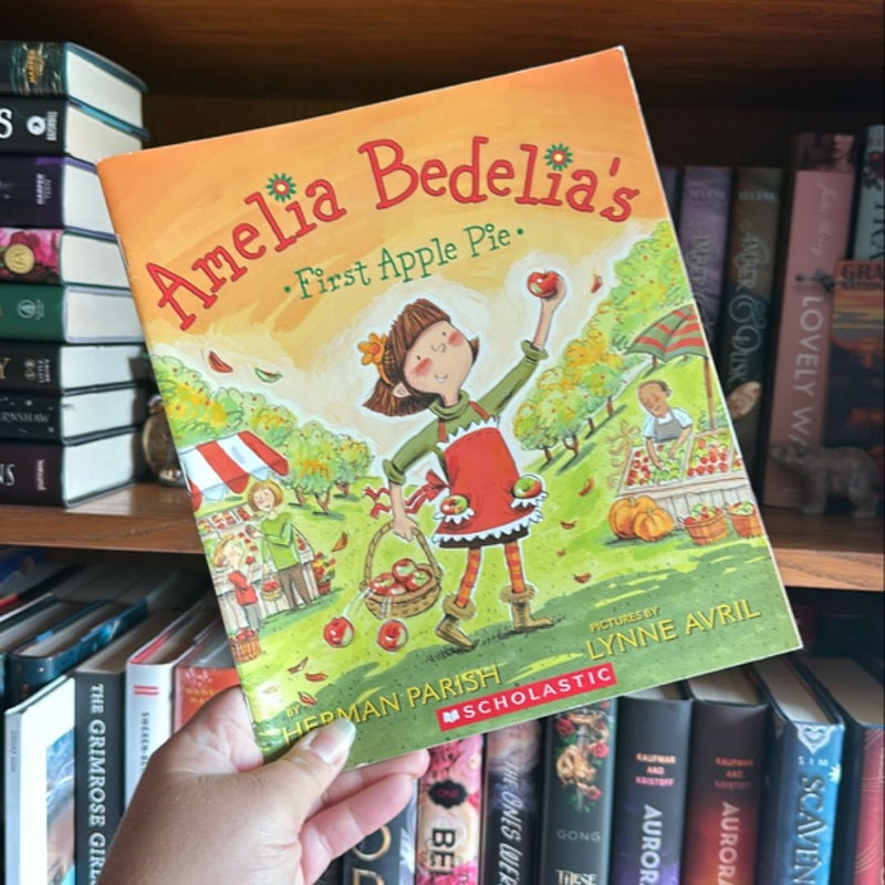 Amelia Bedelia's First Apple Pie