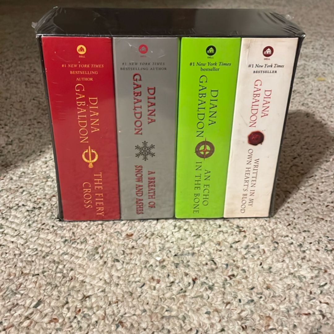 Outlander Volumes 5-8 (4-Book Boxed Set)