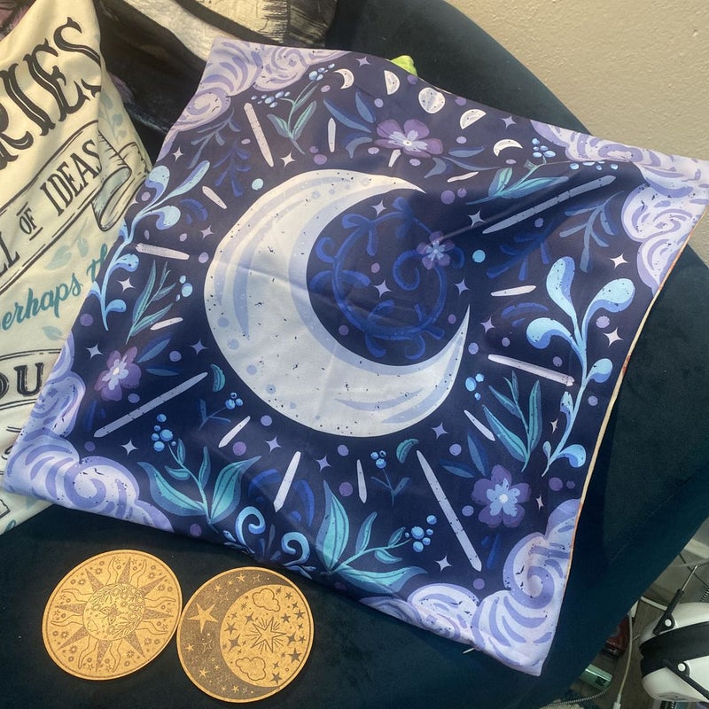 Night and Day: The Sun and The Void themed items 