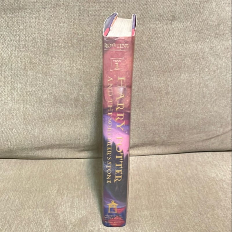 Harry Potter and the Sorcerer's Stone (DAMAGED)