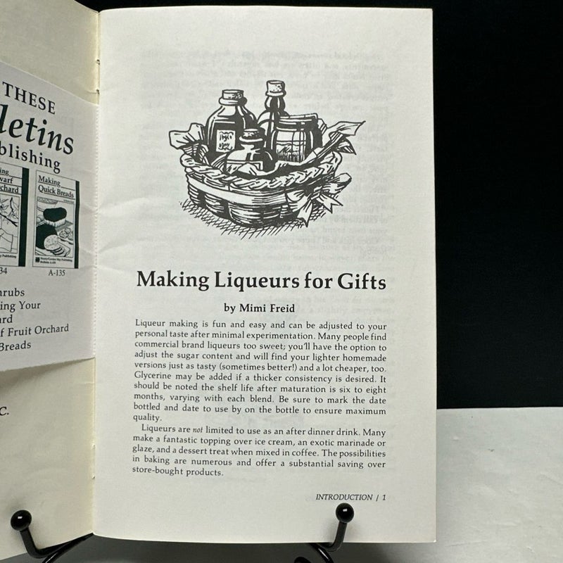 Making Liqueurs for Gifts: Storey's Country Wisdom Bulletin A-101 1988