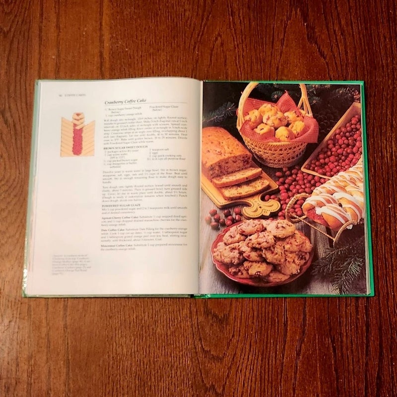 Betty Crocker's Christmas Cookbook