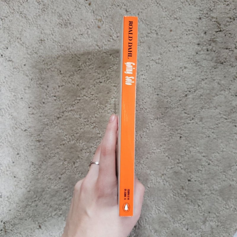 Going Solo (Roald Dahl's Autobiography book 2)