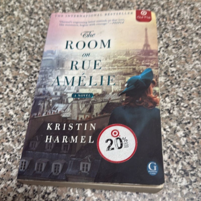 The room on rue Amelie 