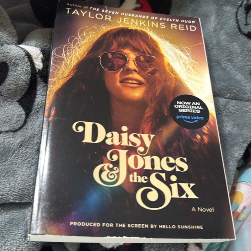 Daisy Jones and the Six (TV Tie-In Edition)