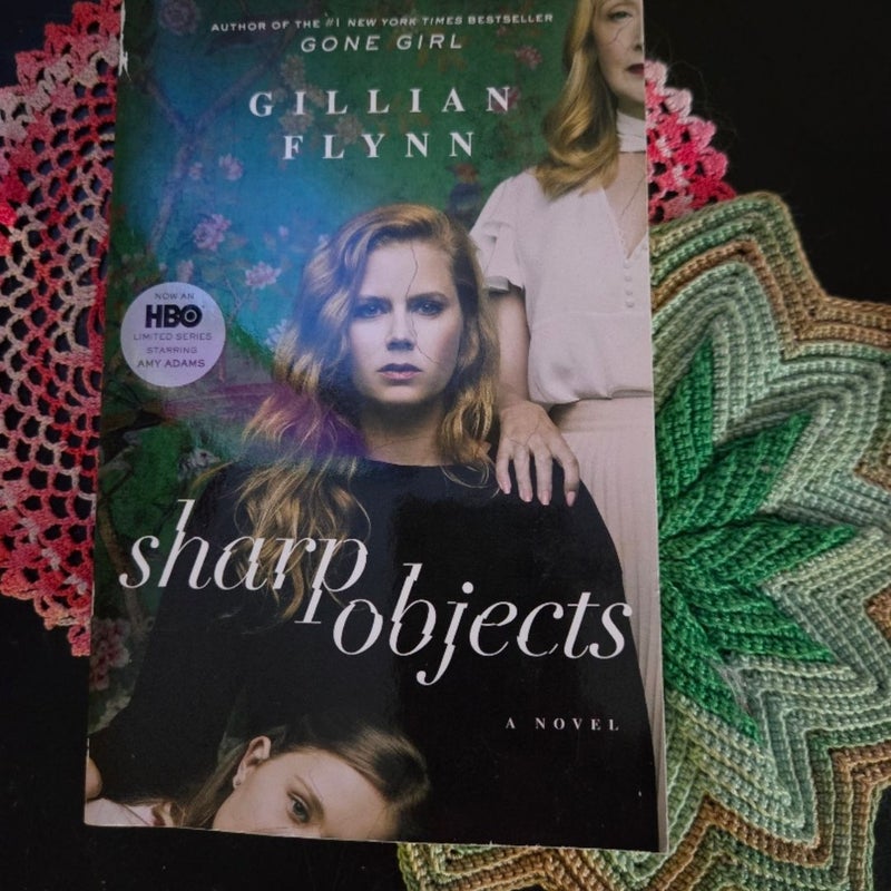 Sharp Objects (Movie Tie-In)