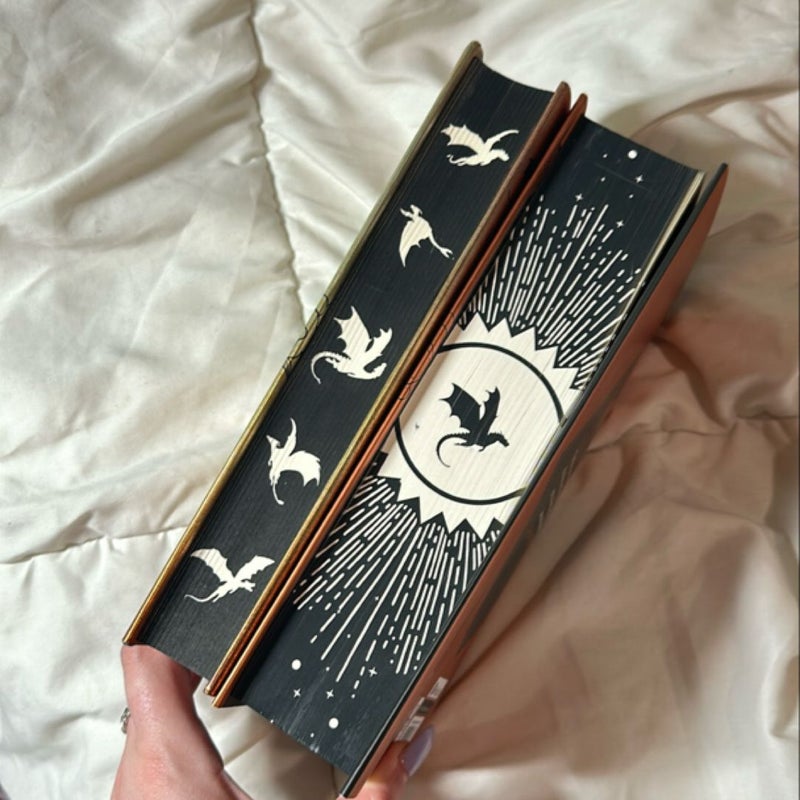 FOURTH WING (ORIGINAL FIRST EDITION SPRAYED EDGE) & IRON FLAME (FAIRYLOOT SPECIAL LIMITED EDITION) BUNDLE