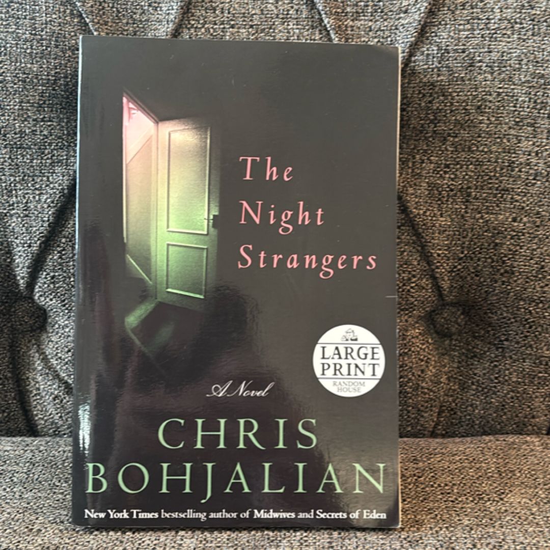 The Night Strangers *Large Print