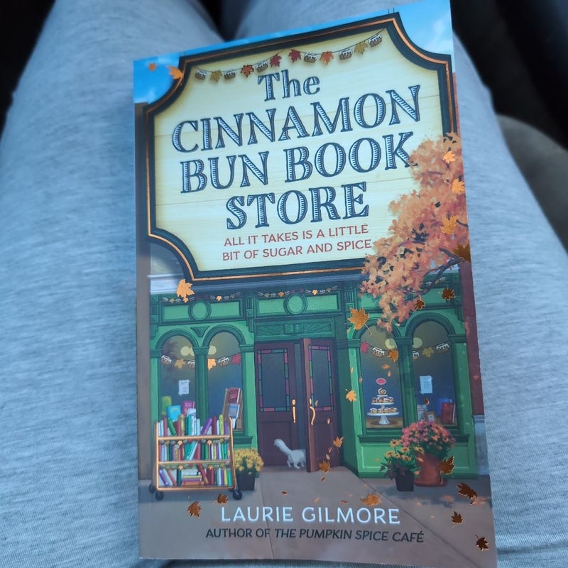 The Cinnamon Bun Book Store (Dream Harbor, Book 2)