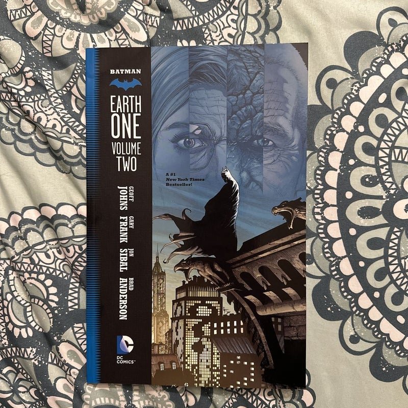 Batman: Earth One Vol. 2