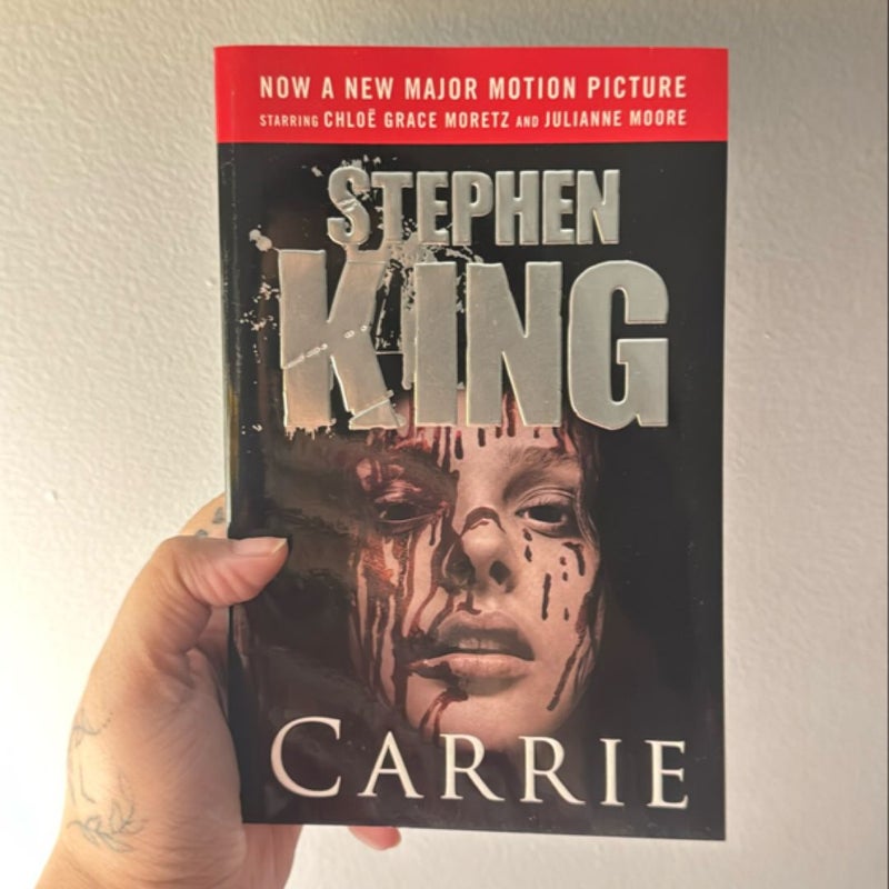 Carrie (Movie Tie-In Edition)