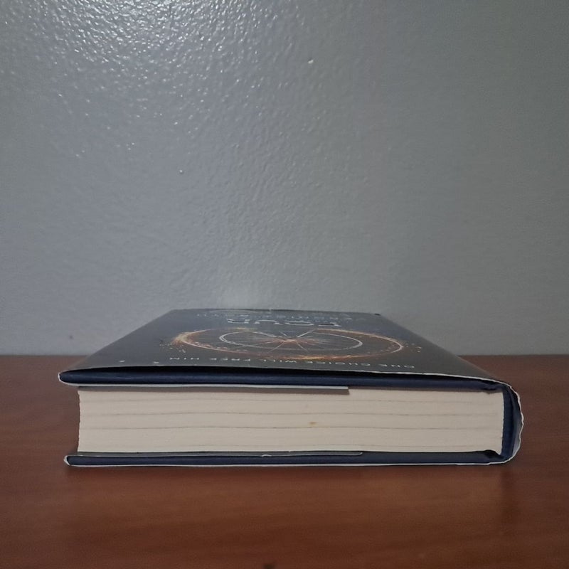 Four: a Divergent Collection