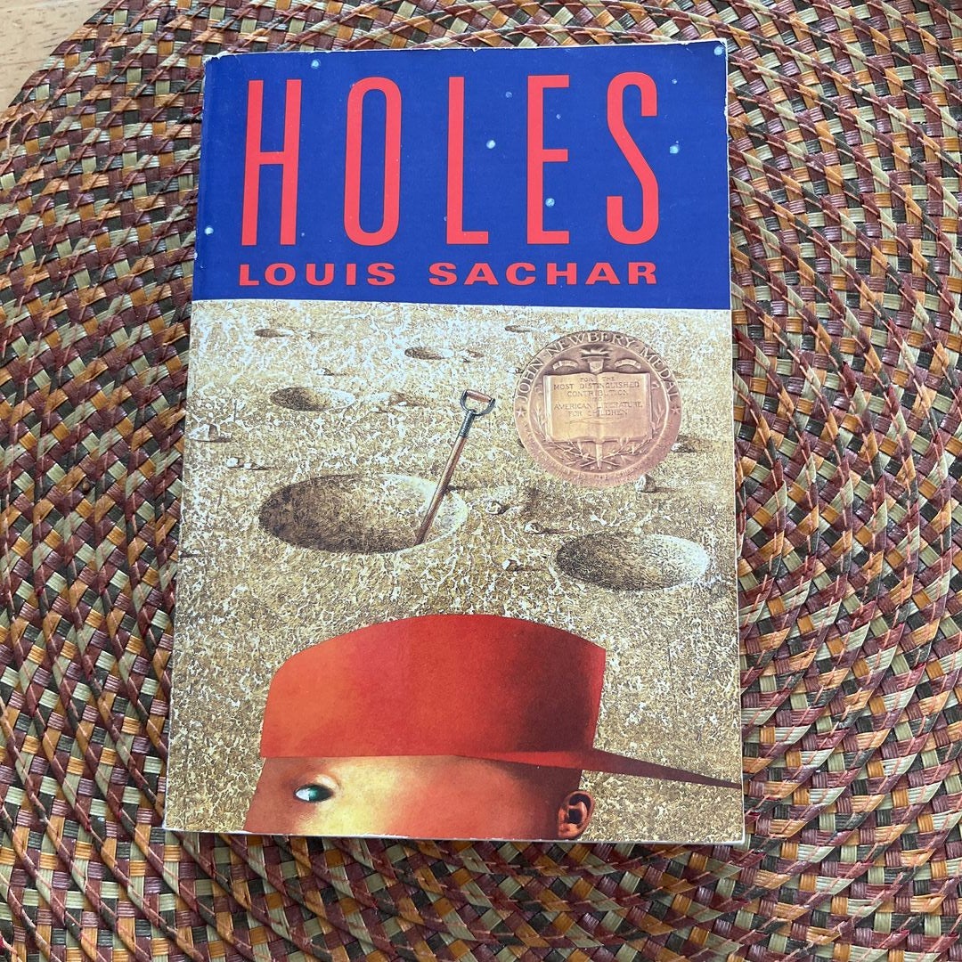 Holes: Louis Sachar: 9780439253222: : Books