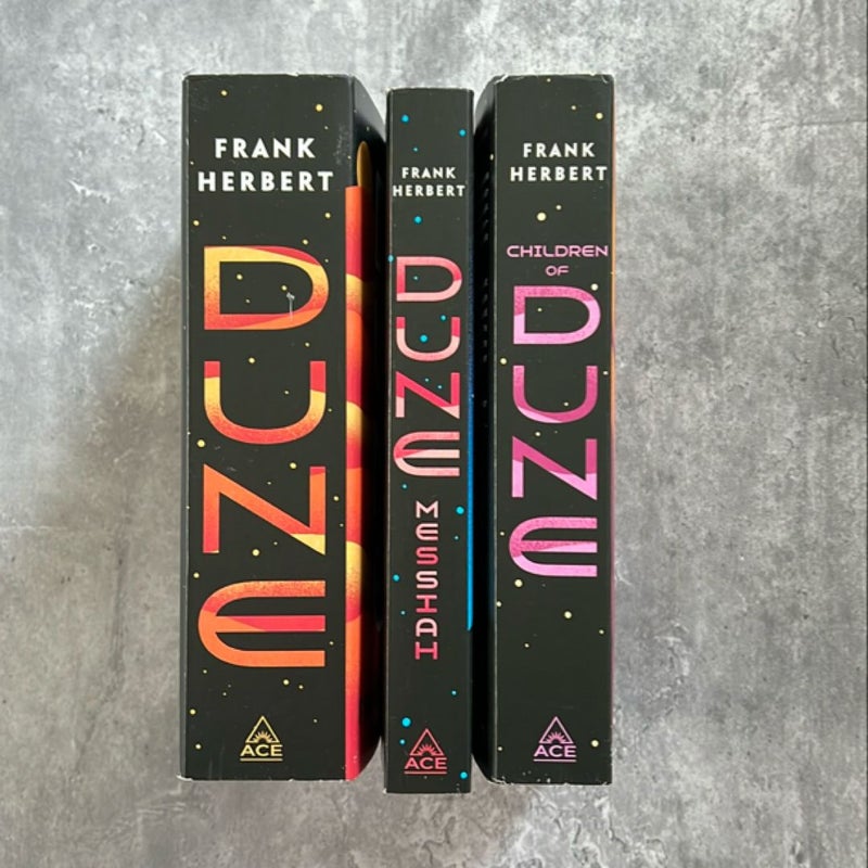 Frank Herbert Dune Series 3冊セット Amazon.com: Frank Herbert's Dune Saga 3-Book Deluxe Hardcover