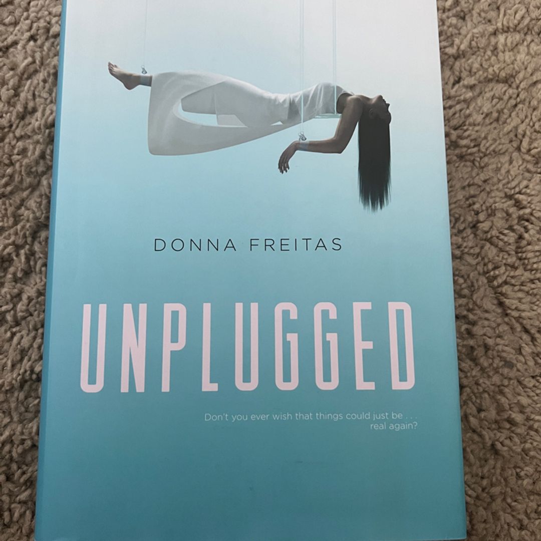 Unplugged　by　Hardcover　Donna　Freitas,　Pangobooks