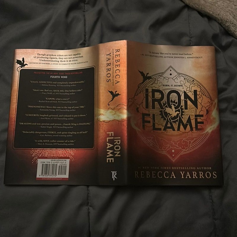 Iron Flame by Rebecca Yarros, Hardcover | Pangobooks