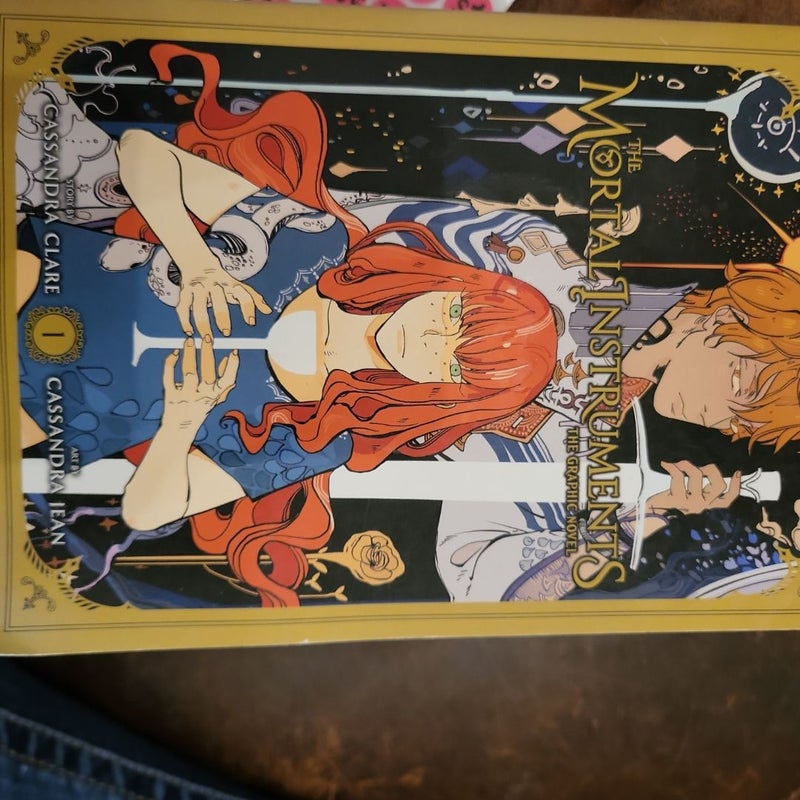 The Mortal Instruments: the Graphic Novel, Vol. 1