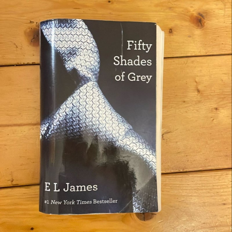 Fifty Shades of Grey (paperback)