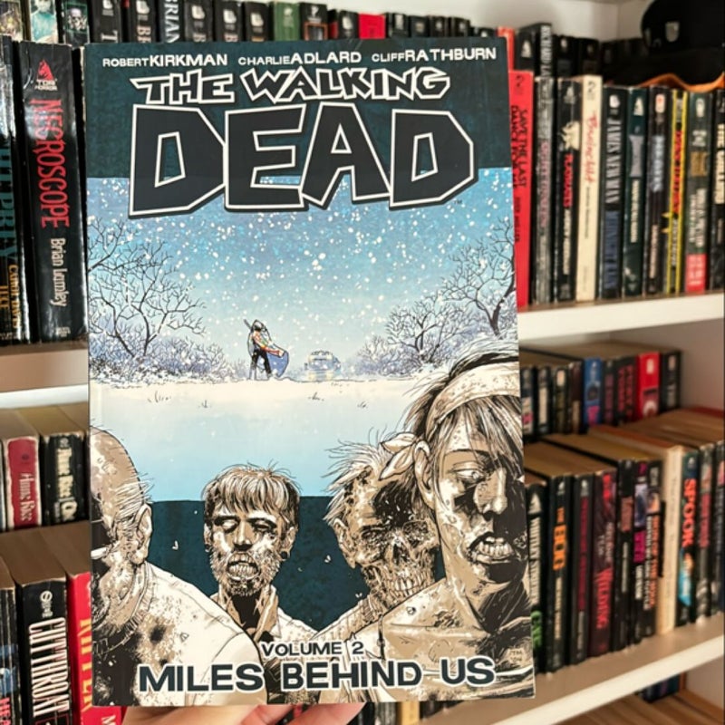 Miles Behind Us (TWD vol 2)