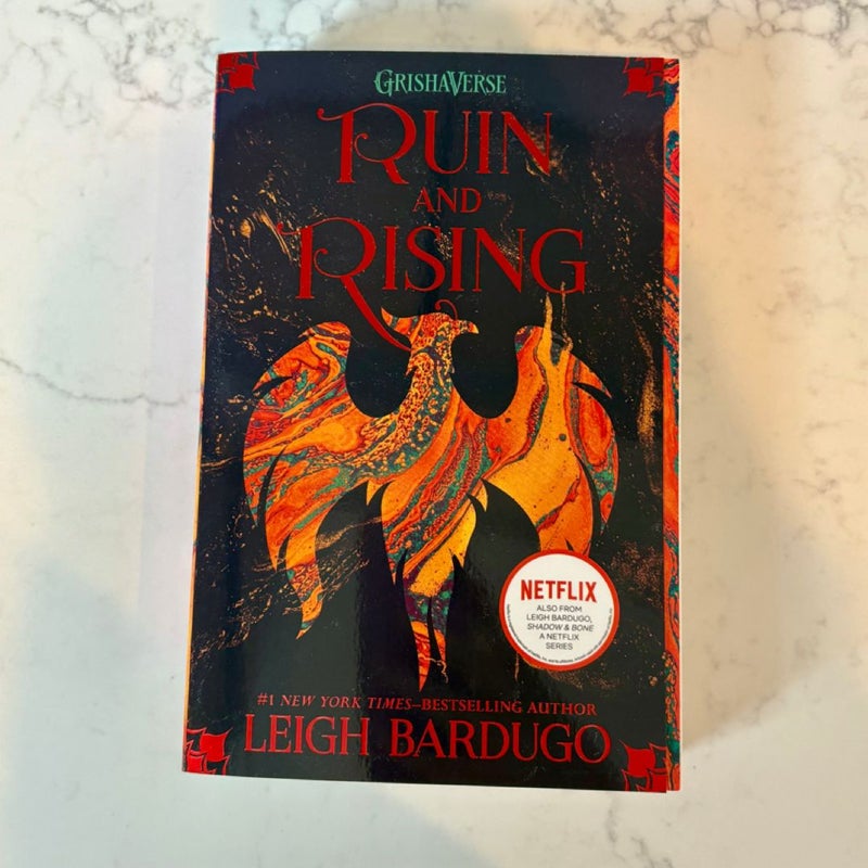 Shadow & Bone Trilogy Bundle