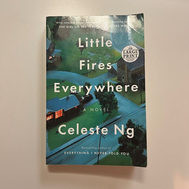 Little Fires Everywhere (Large Print)