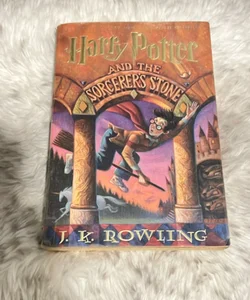 Harry Potter and the Sorcerer's Stone (Harry Potter, Book 1)