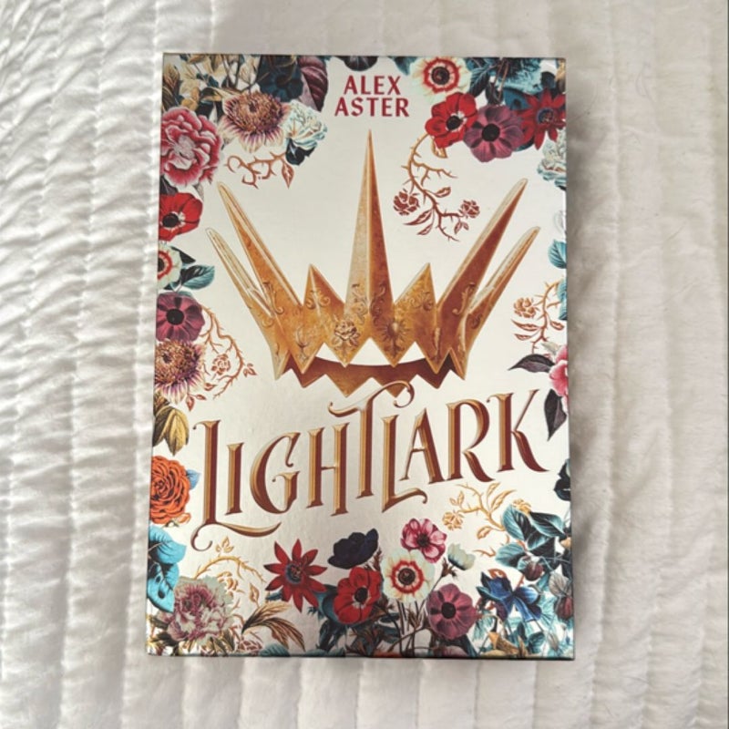 Lightlark: Collector's Edition (the Lightlark Saga Book 1)