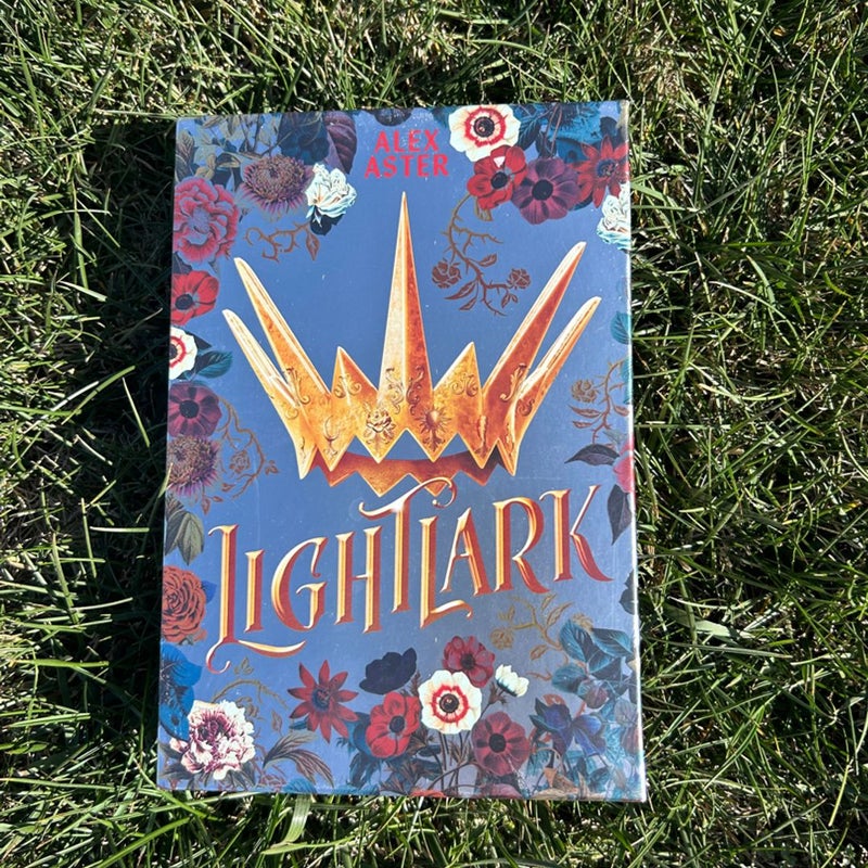 Lightlark: Collector's Edition (the Lightlark Saga Book 1)