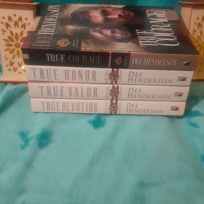 Uncommon Heroes 4 Book Set By Dee Henderson, Mulnomah Tpb, True Devotion, Valor