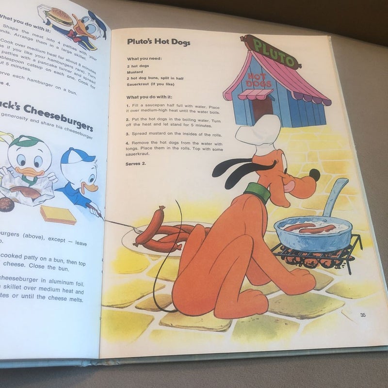 Walt Disney's Mickey Mouse Cookbook