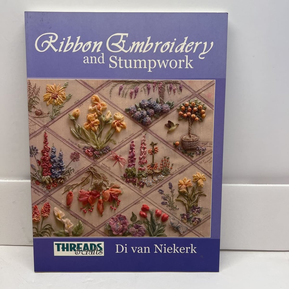 Ribbon Embroidery and Stumpwork by Di Van Niekerk, Paperback | Pangobooks