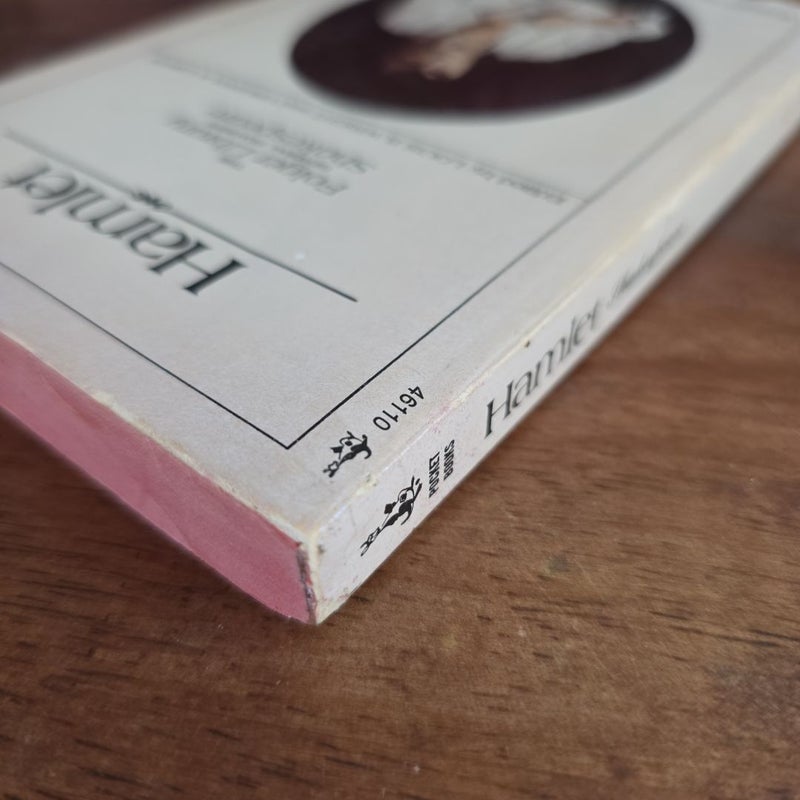 VINTAGE 1972 Hamlet, The Folger Library (Written by William Shakespeare, Edited by Louis B. Wright & Virginia A. LaMar)