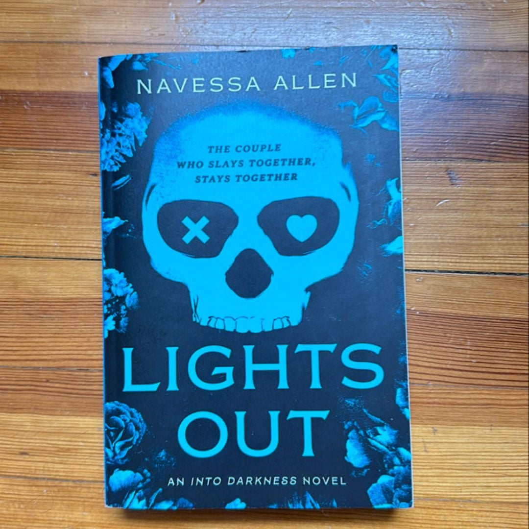 Lights Out by Navessa Allen, Paperback Pangobooks