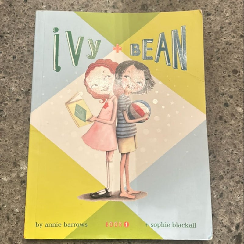 Ivy and Bean - Book 1 (Ivy and Bean Books, Books for Elementary School)